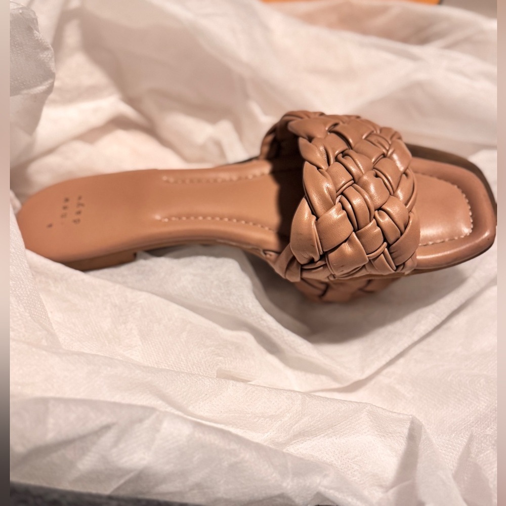 A New Day Women's Tan Woven Sandals - Picture 5 of 6